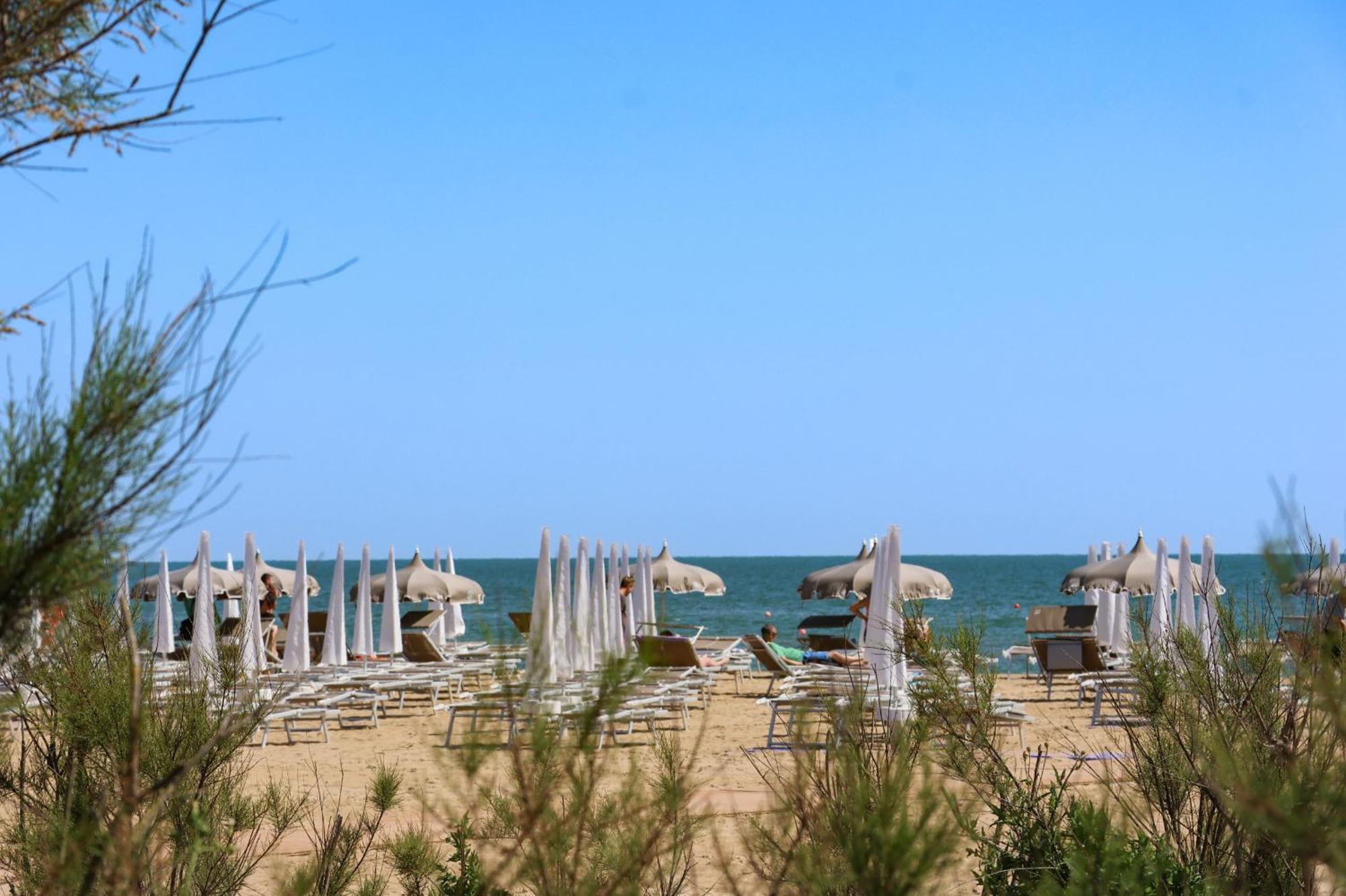 Il Tridente Hotel Bibione Buitenkant foto