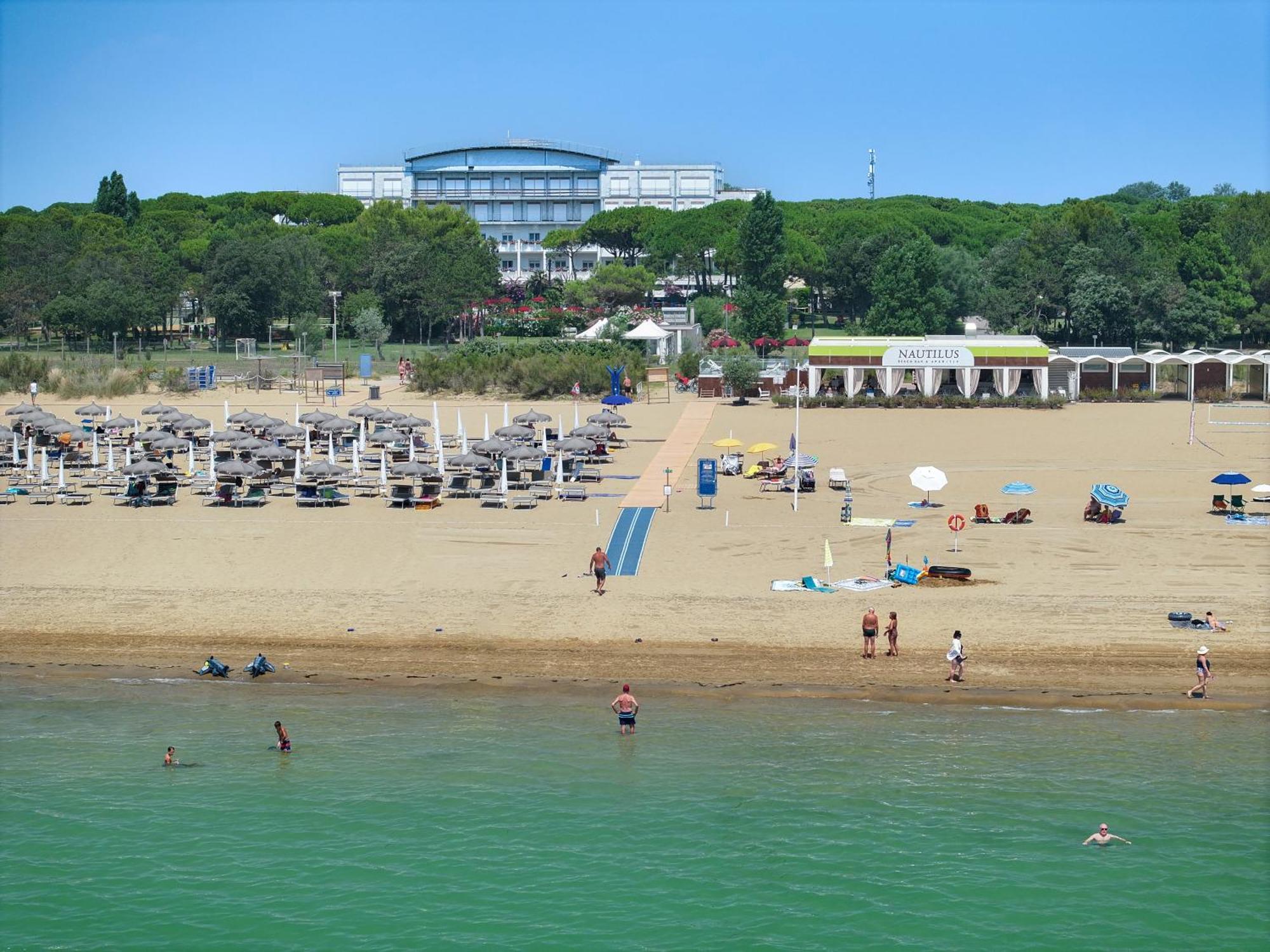 Il Tridente Hotel Bibione Buitenkant foto