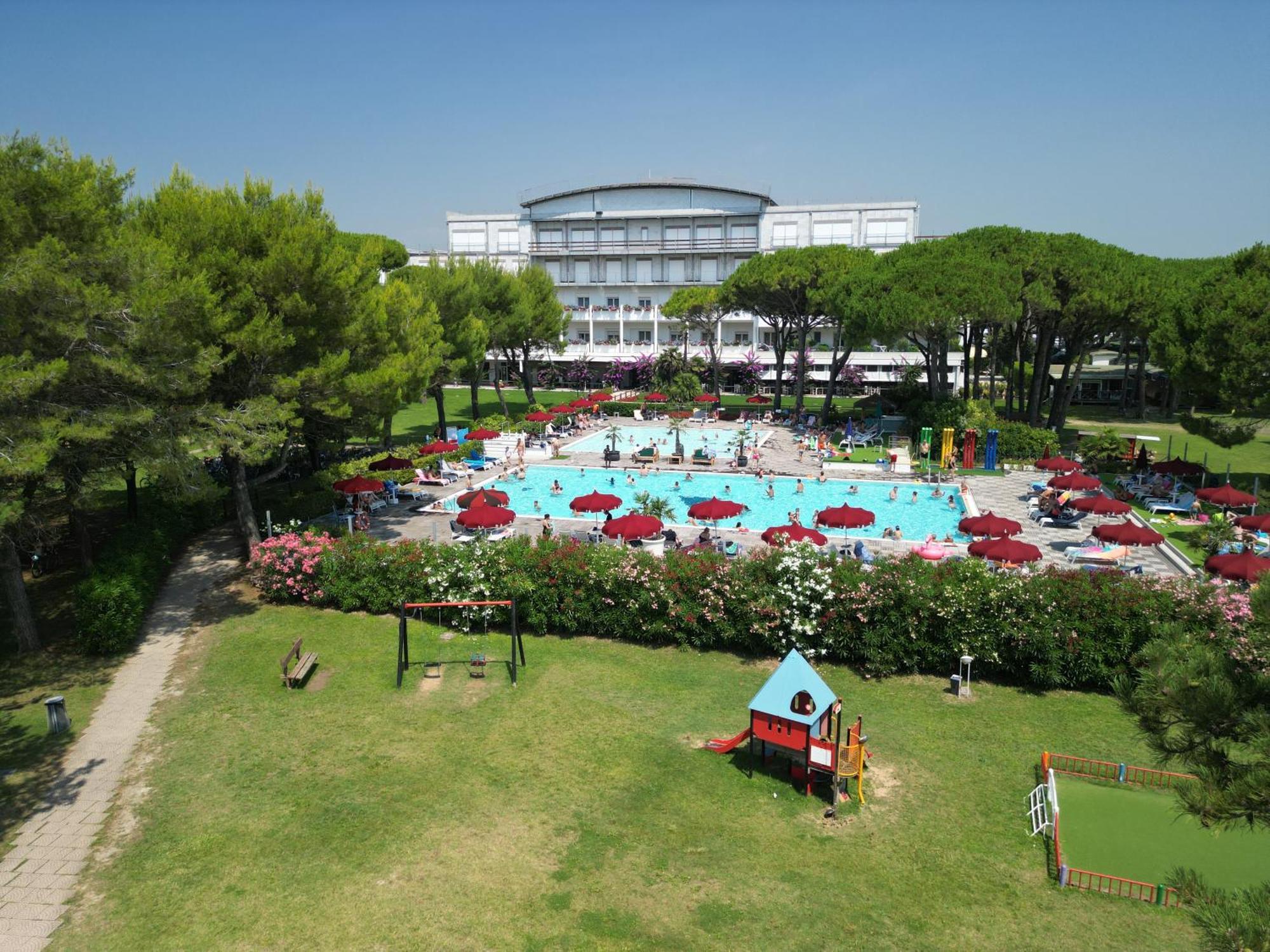 Il Tridente Hotel Bibione Buitenkant foto